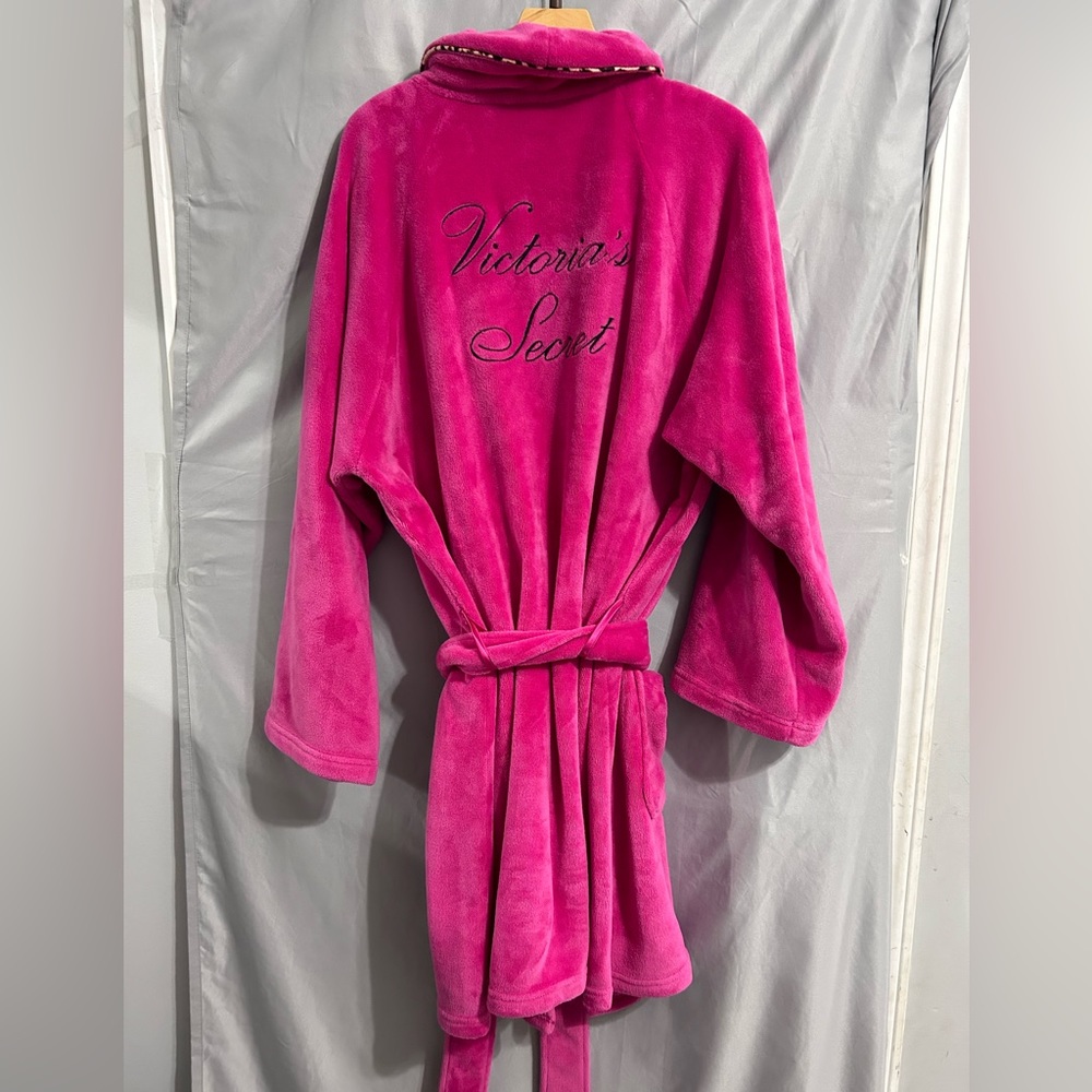VS Intimate Plush Robe